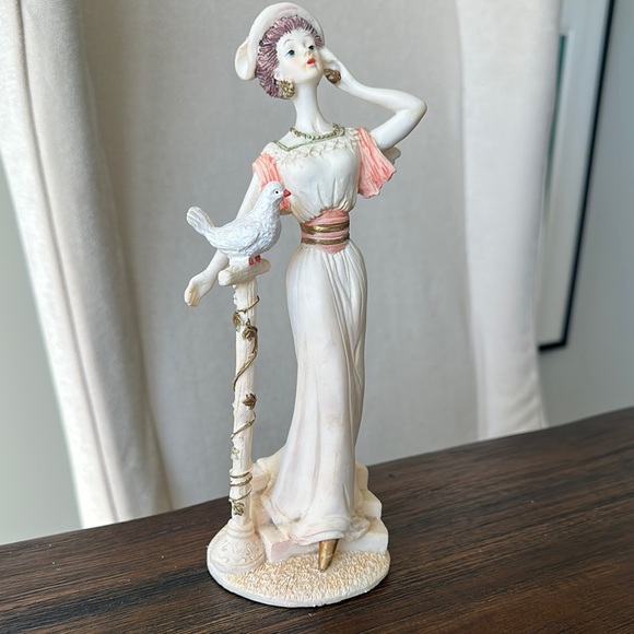 Vintage Marlo Collection Lady with Bird - Picture 1 of 4